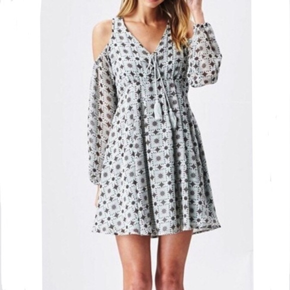 Sadie & Sage Dresses & Skirts - Sage & Sadie Cold Shoulder Dress